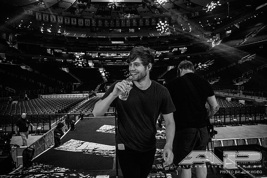 5SECONDSOFSUMMER_PHOTOSBY-Jon_Hoeg-1