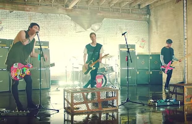 5_Seconds_Of_Summer_-_Music_video