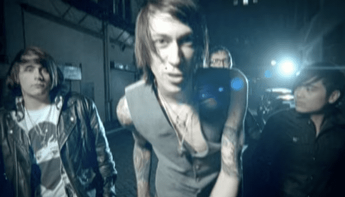 metro station shake it