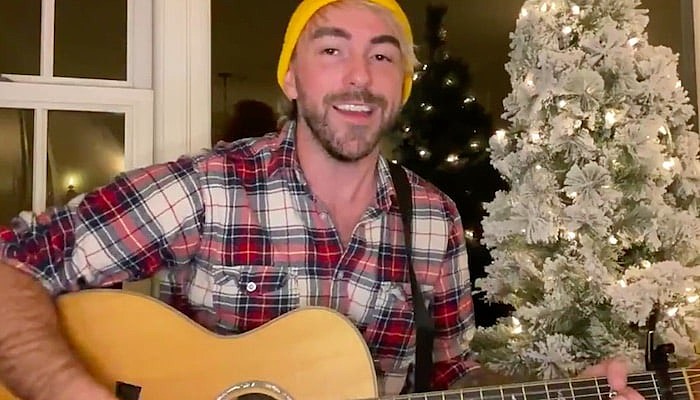 Alex Gaskarth All Time Low Jingle Bell Rock-min