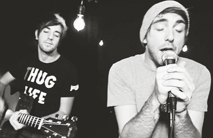 All_Time_Low_singing_GIF