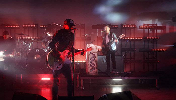 Angels & Airwaves kiss and tell