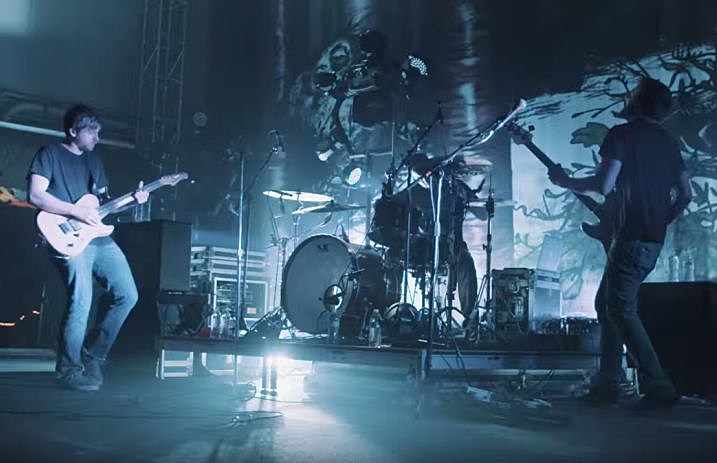 Circa_Survive_tour_video