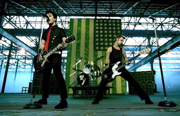 Green_Day_-_American_Idiot_video_full_band