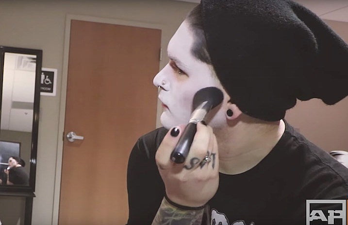 MIW_Ghost_makeup_screenshot
