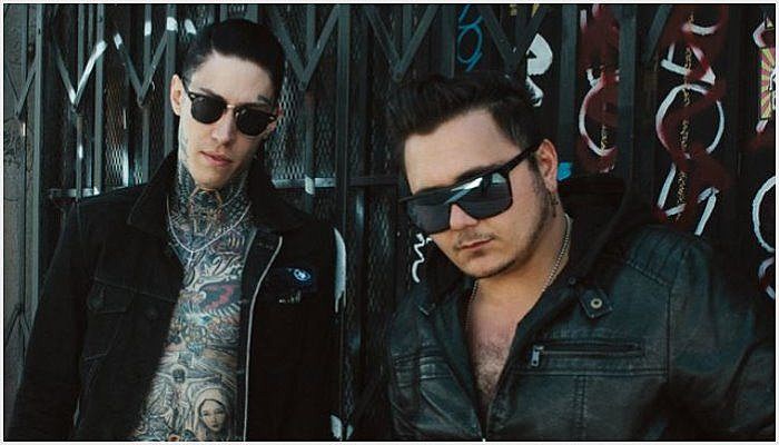Metro station, trace cyrus, reunion