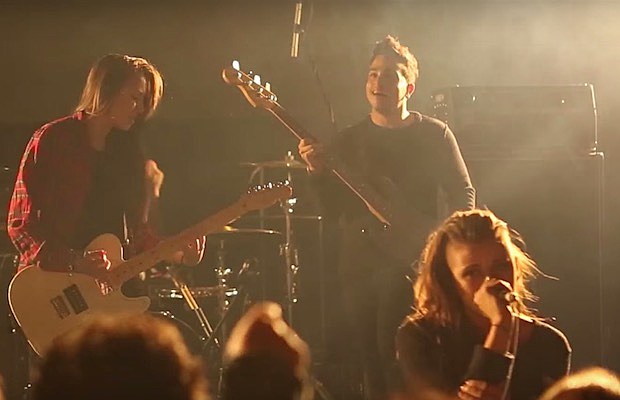 PVRIS_-_Fan_guitar_620-400