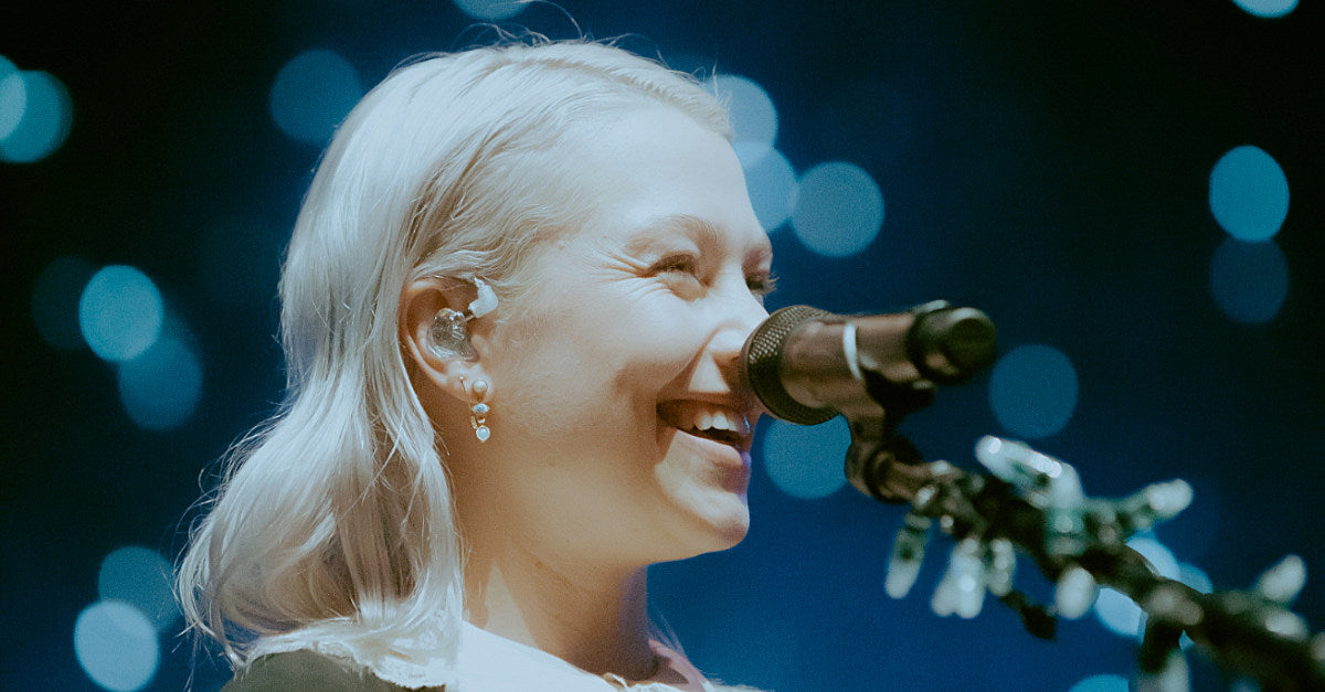 phoebe bridgers sidelines