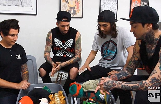 PierceTheVeil-tourgifts