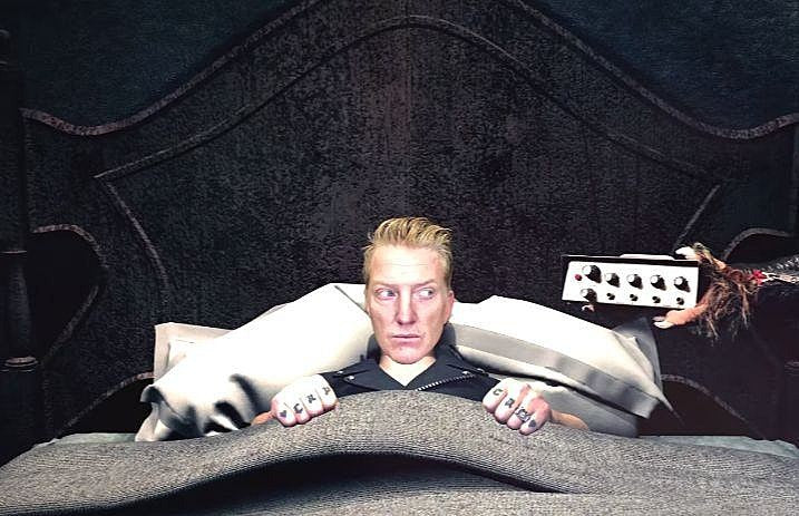Queens_Of_The_Stone_Age_Head_Like_a_Haunted_House_music_video