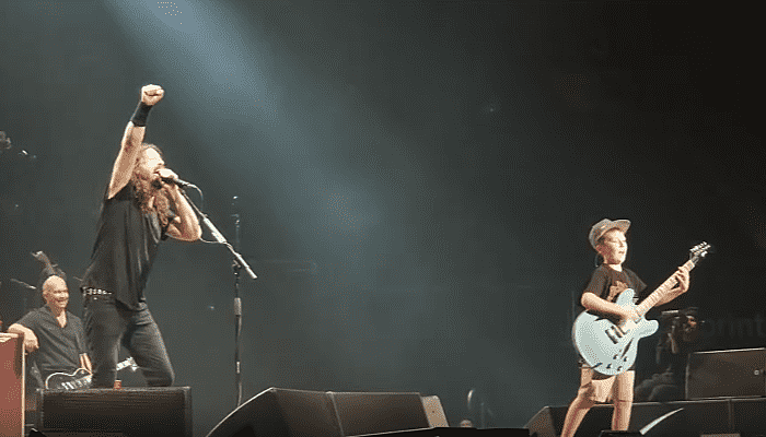 Foo Fighters invite 7-year-old guitarist to cover Metallica with them onstage