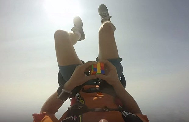 Skydiving_rubix_cube_-_News_620-400