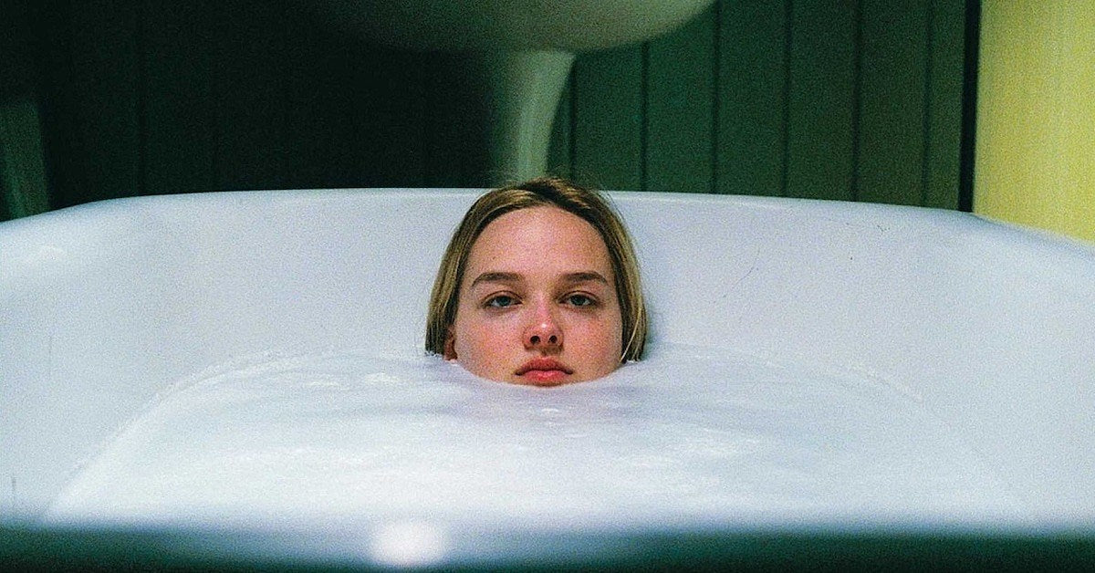 dawn teeth bathtub scene