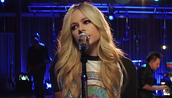 Avril Lavigne performs "Head Above Water."