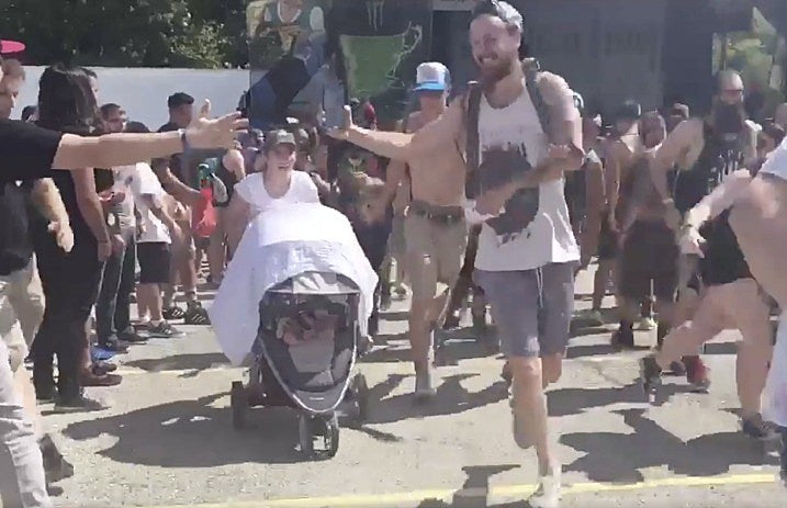 baby_in_the_circle_pit