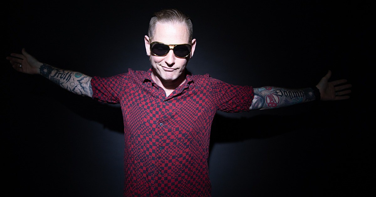 corey-taylor-cmft-sides-on-the-dark-side