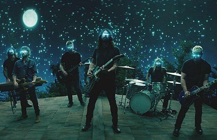 foo_fighters_the_sky_is_a_neighborhood_screenshot