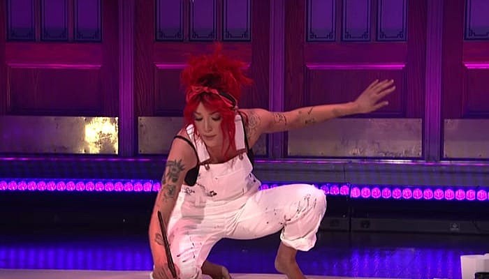 Halsey performs "Eastside"