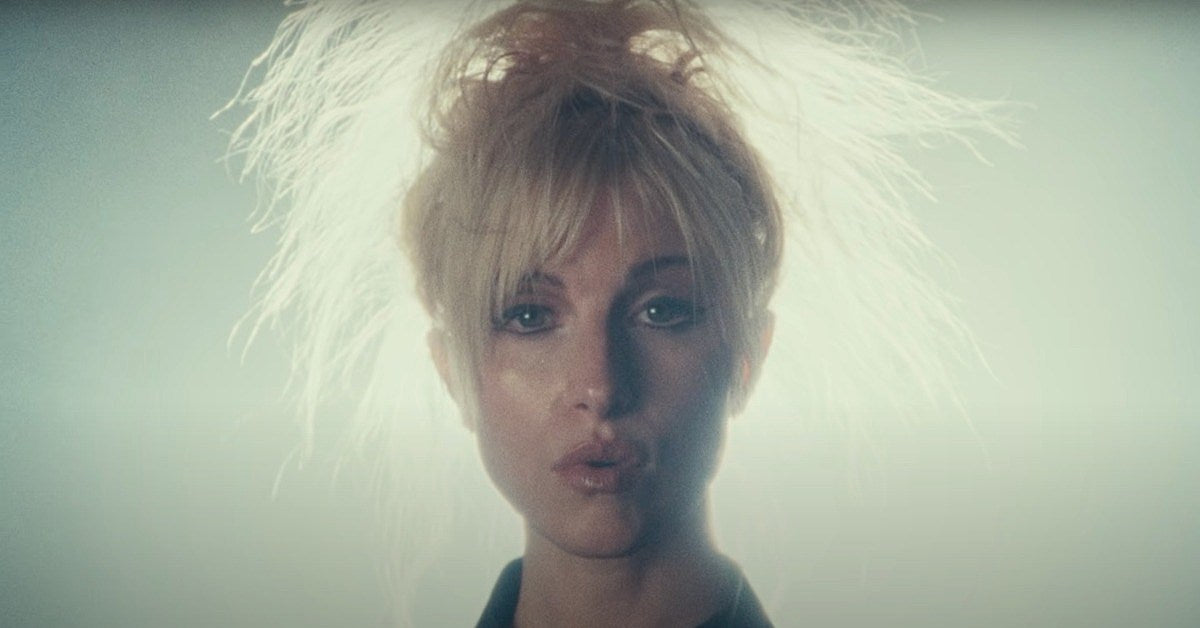 hayley-williams-everything-is-emo