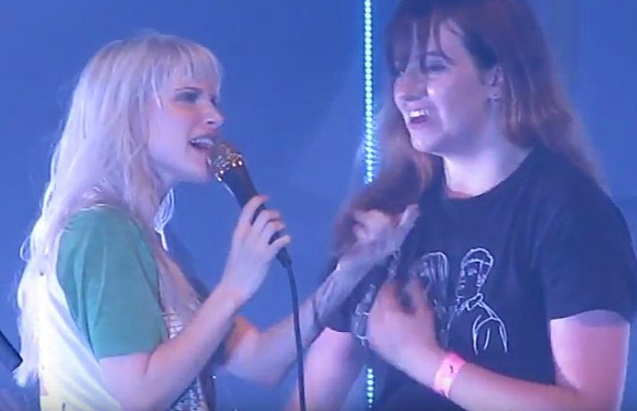 hayley_williams_and_fan_crop