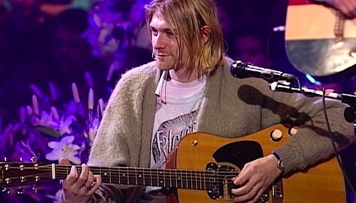 kurt cobain nirvana guitar-min