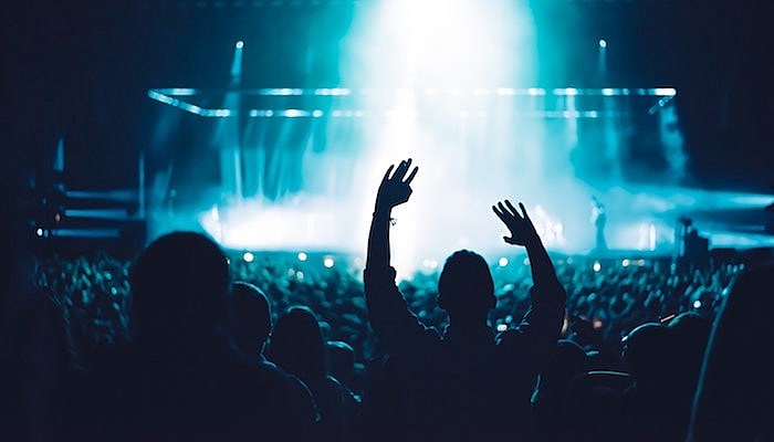 socially distant music venue concert crowd-min coronavirus covid-19 aftershock festival