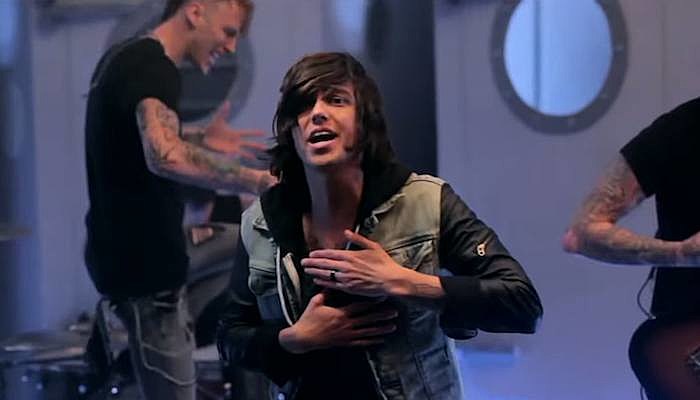 sleeping with sirens alone lyrics machine gun kelly