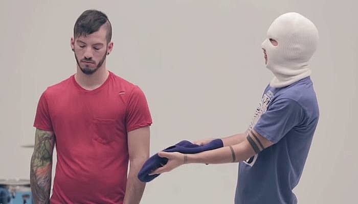 twenty one pilots vessel guns for hands