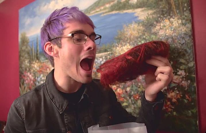 waterparks_awsten_knight_christmas_hair_video