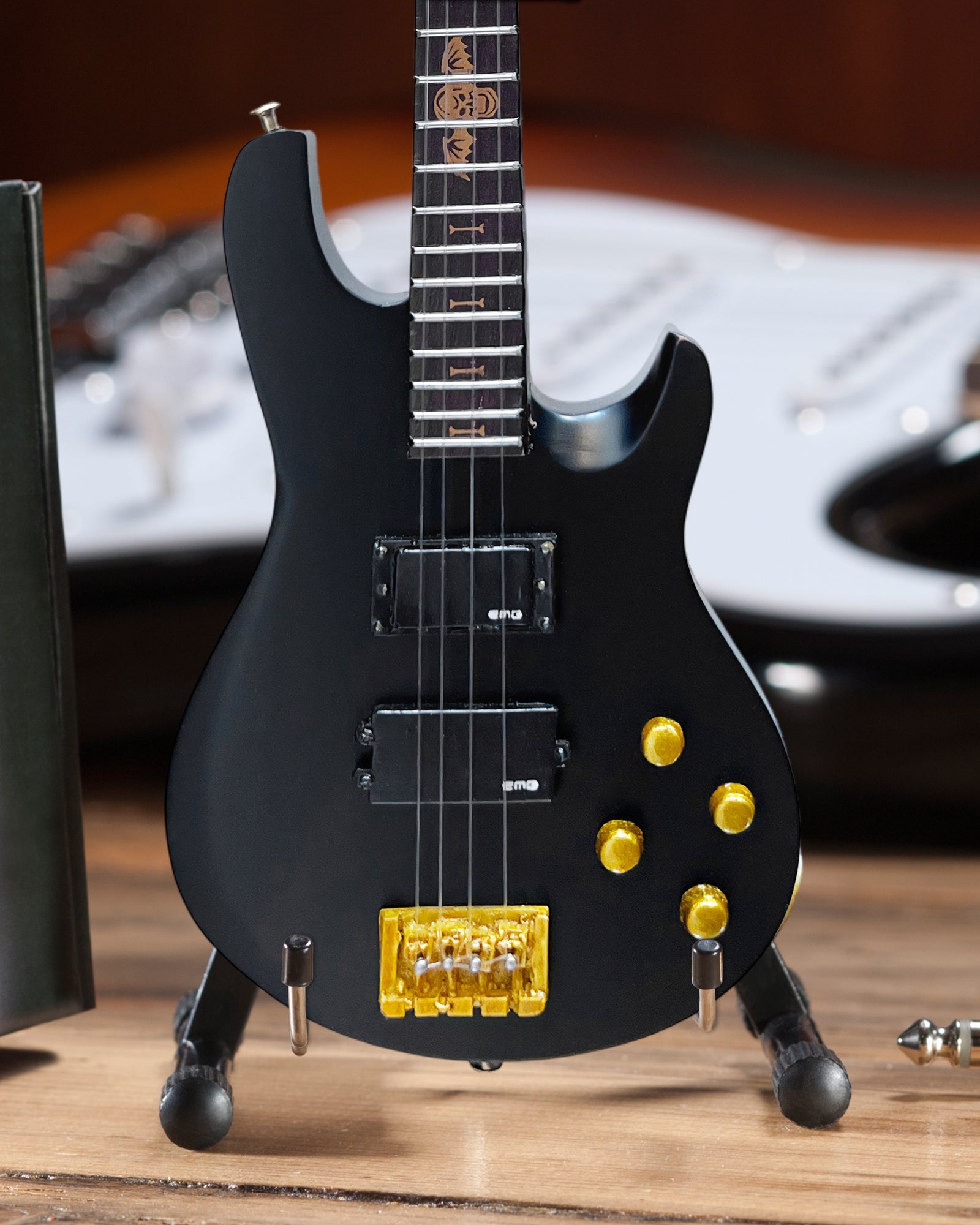 【ジャンク品】EDWARDS PROFESSIONAL GUITAR&BASS OFFICIALLY LICENSED JOHNNY CHRIST SCHECTER MINI SATIN BLACK BASS FROM