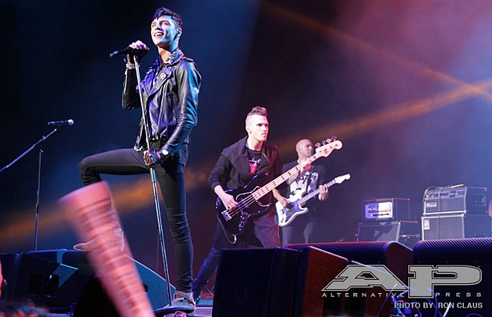 15-Andy_Black5_Performance_RonClaus_header