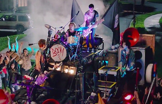 5_Seconds_Of_Summer_-_Shes_Kinda_Hot_video_620-400