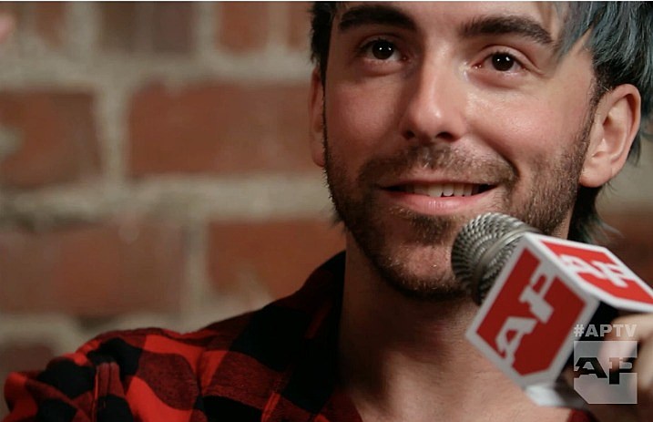 AlexGaskarth-Christmas2015