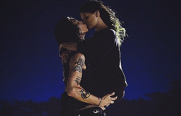 Andy_Biersack__Juliet_Simms_-_Warped_2015_620-400
