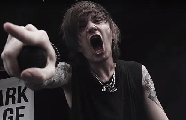 Asking_Alexandria_-_Denis_live_620-400