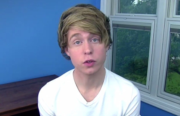 Austin_Jones_-_Tell-all_video_620-400