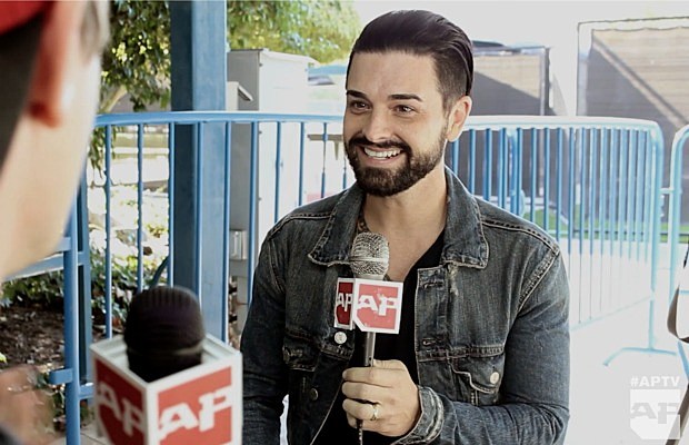 ChrisCarrabbaAPTV-DashboardConfessional2015