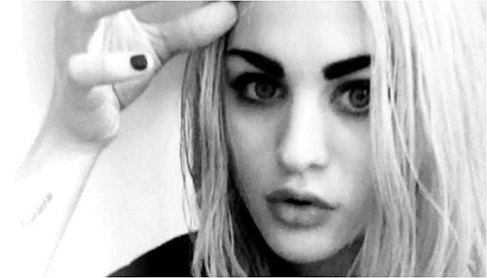 Frances Bean Cobain photosize