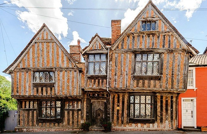 Harry_Potter_House_Facade_Crop