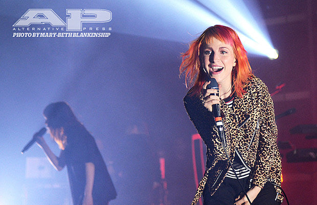 HayleyWithCHVRCHES-620_watermarked