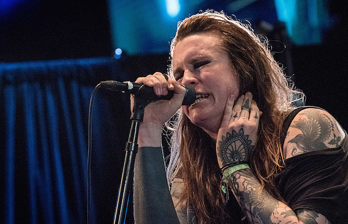 Laura_Jane_Grace_APMAs_2017_performance