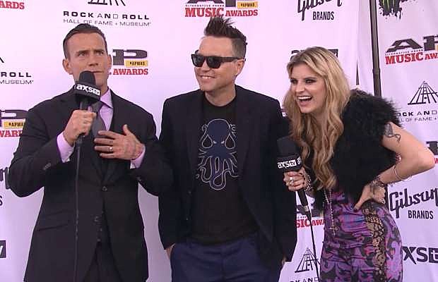 MarkHoppus-APMAs2014-redcarpet