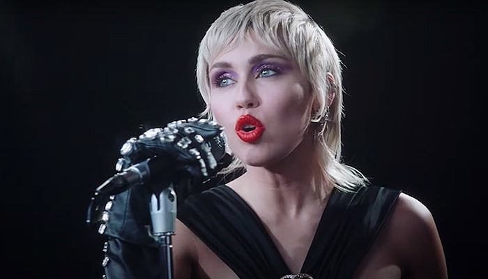 Miley Cyrus Plastic Hearts-min