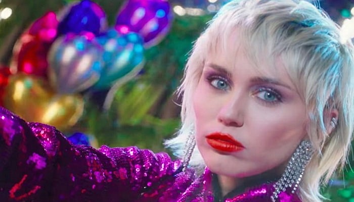 Miley Cyrus Plastic Hearts-min