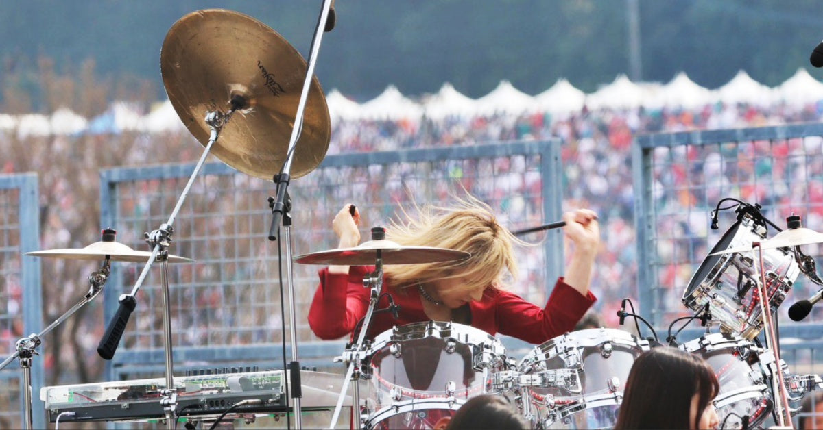 Yoshiki performs Japanese national anthem at F1 finals
