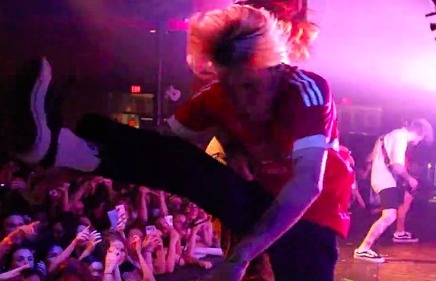 Neck_Deep_-_hardcore_live
