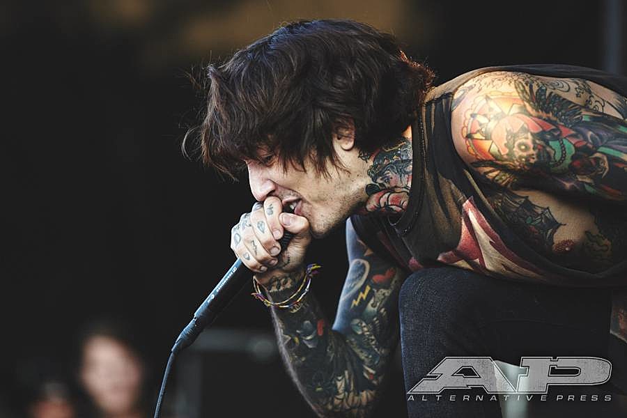 Oliver_Sykes_of_Bring_Me_The_Horizon_900_600_70_s