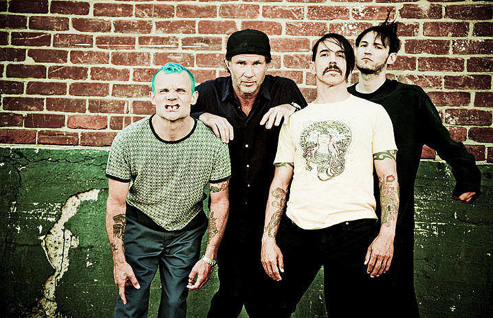 Red_Hot_Chili_Peppers_-_2016