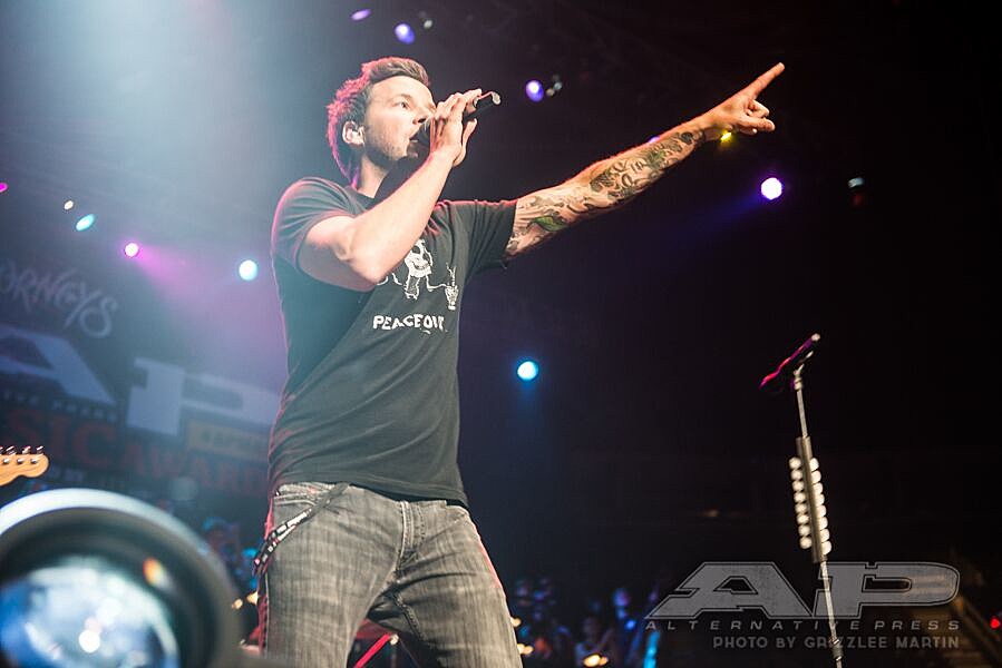 Simple_plan_2015_Gizzlee_martin