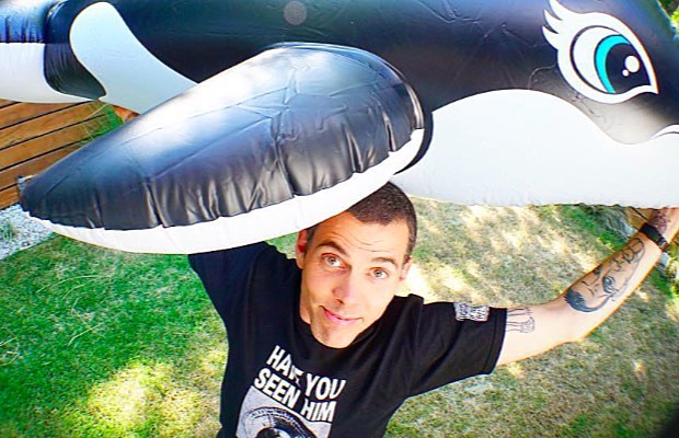 Steve-O_-_Sea_World_protest